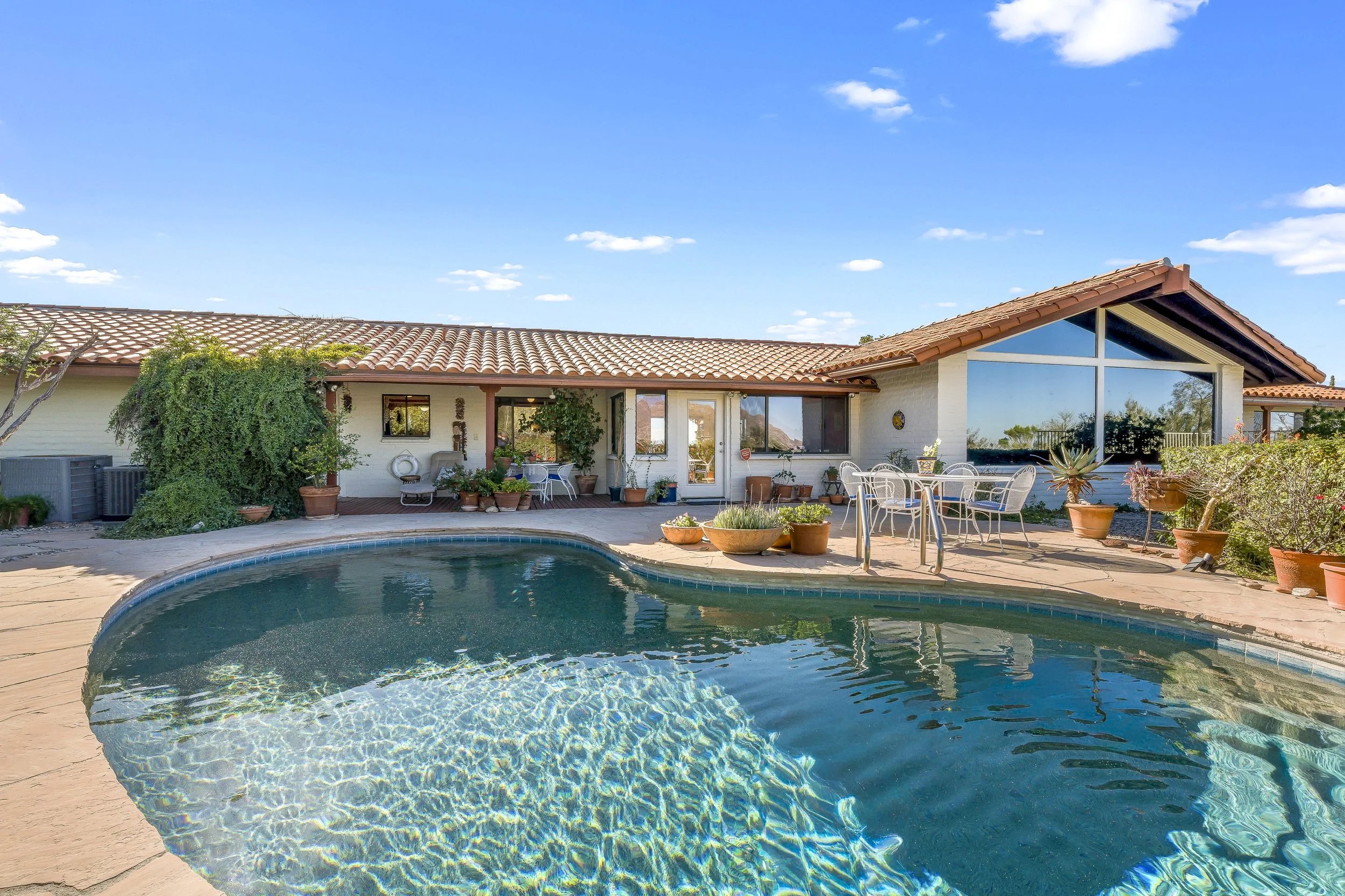 The pool and covered patio behind a luxury Tucson home